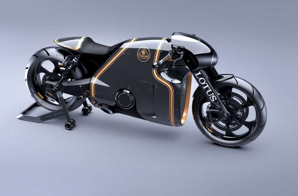 Lotus C-01: уже на дорогах