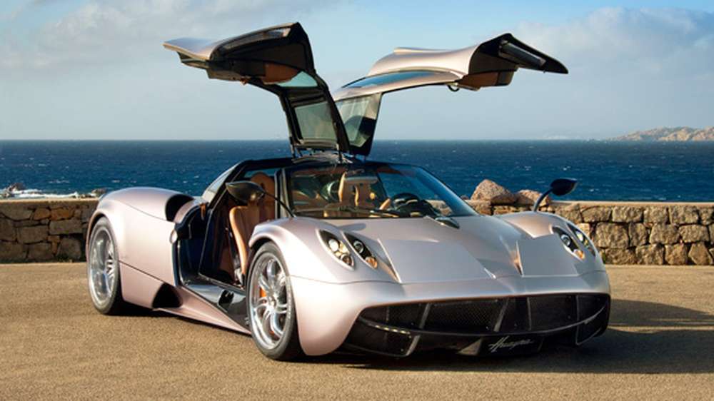 Подросток получил на свой 15-й день рождения новый гиперкар Pagani Huayra