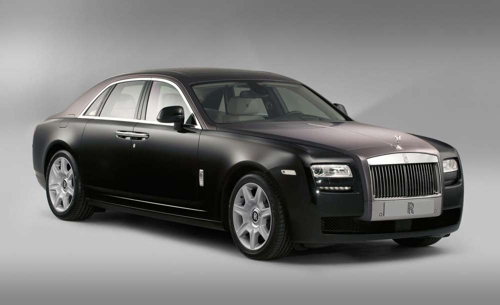 В Китае зеваки смогли увидеть «днище» Rolls-Royce Phantom