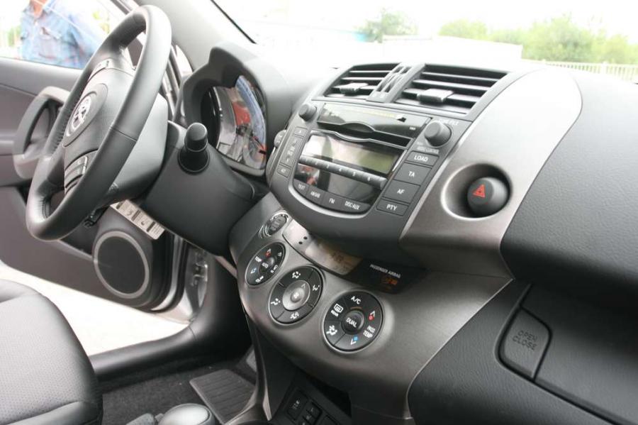 Швейцарцы выпустят автомобиль с перемещающимся рулевым колесом