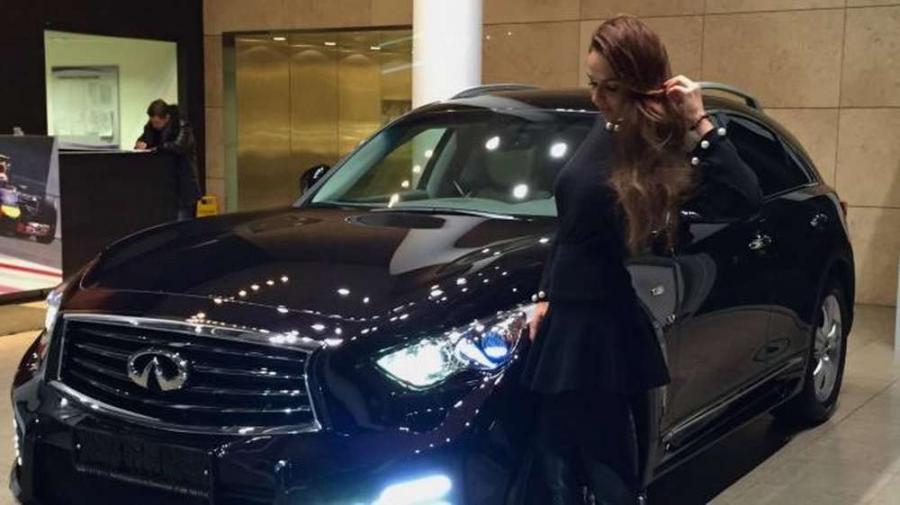 У Алены Водонаевой угнали Infiniti QX70