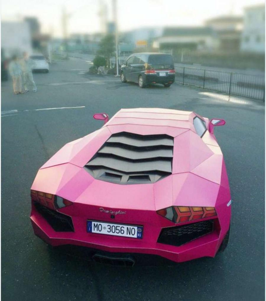 В Японии сделали розовый Lamborghini Aventador из картона