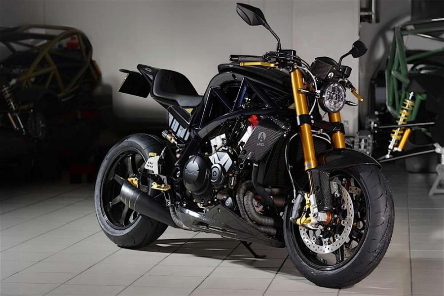 Первые фото нейкеда Ariel Ace R