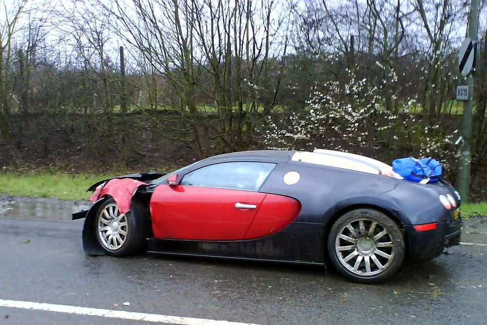 Разбитый Bugatti Veyron продается за $250,000