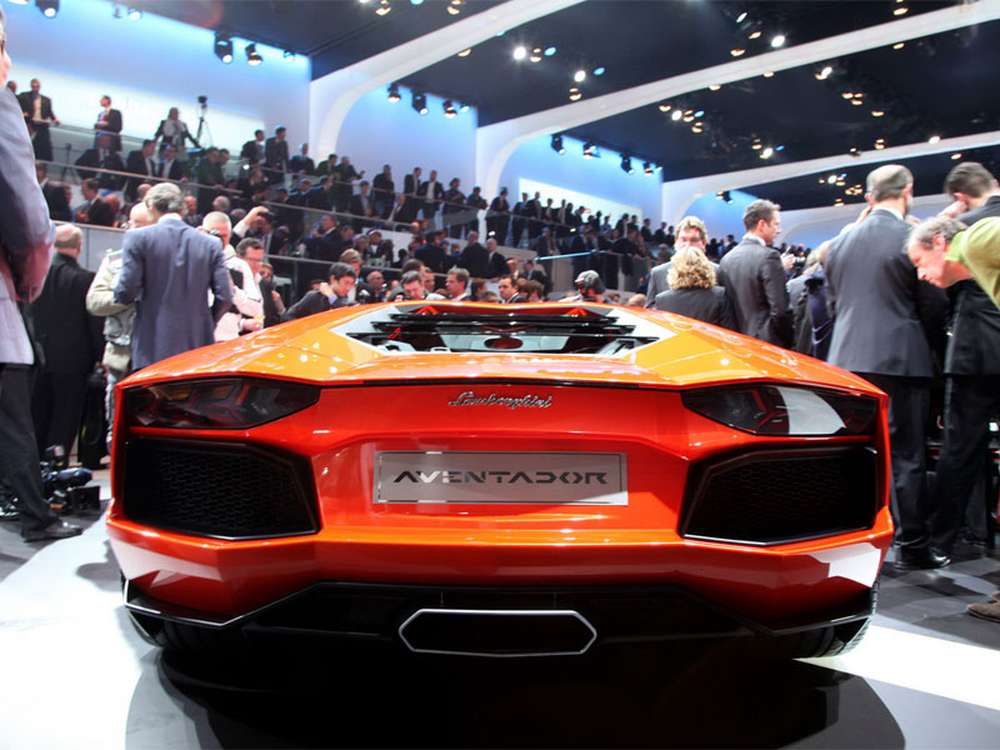 Lamborghini Aventador подвергли «яблочной» атаке
