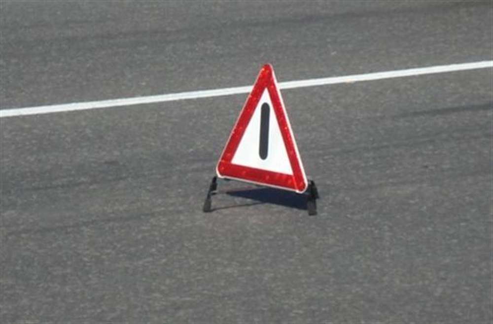 Уснувший водитель BMW врезался в дерево в Алматы