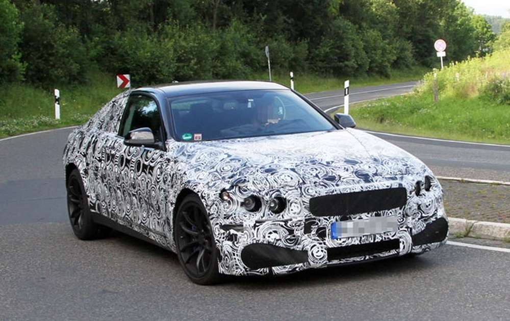 Седан BMW 1-Series впервые замечен на тестах