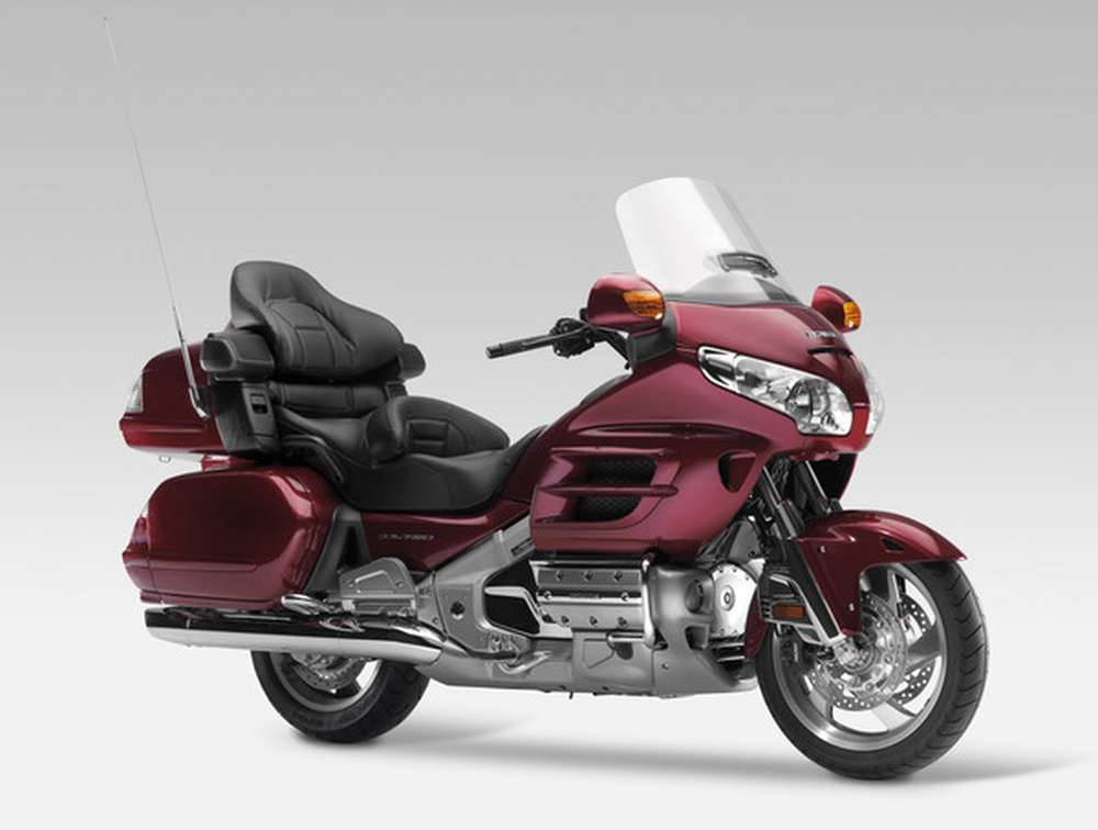 Honda GL1800: едет, рулится, но не тормозит