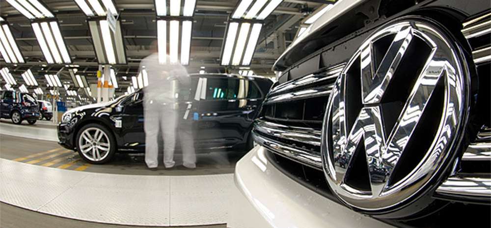 Volkswagen приостанавливает работу завода в России