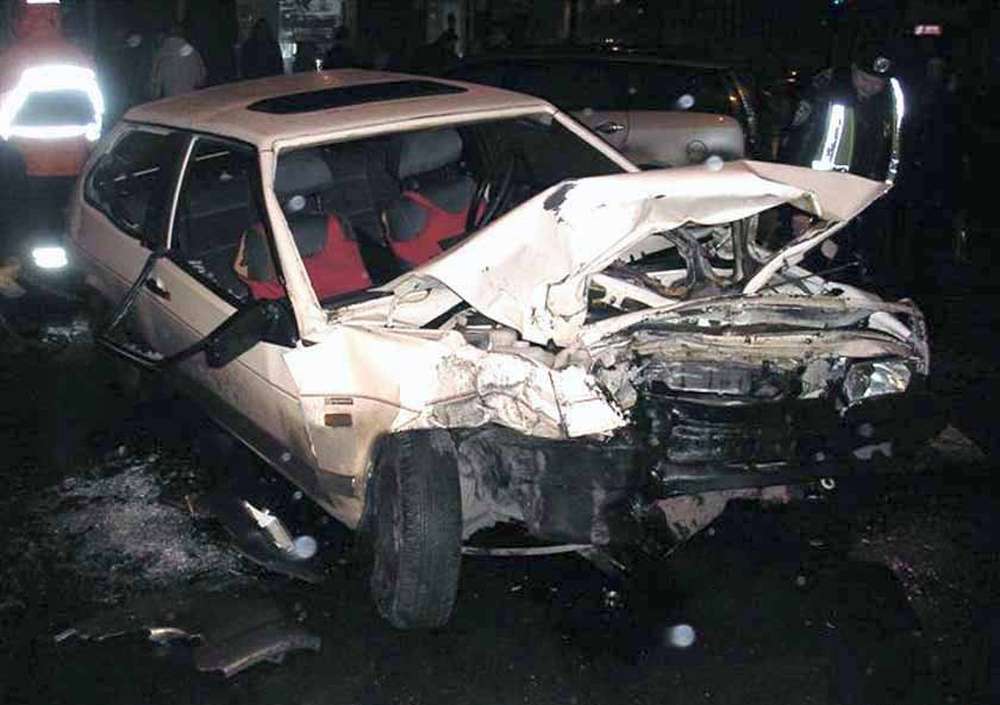 ваз 2108 перевертыш. разбитая ваз 2109 в кювете зимой. ваз 2108 черная битая. аварии с ваз 2109 вишневая. ваз 2108 черная битая.