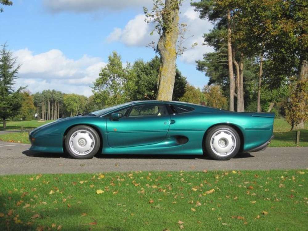 Jaguar XJ220 султана Брунея уйдет с молотка