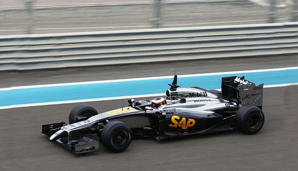 В пятницу McLaren-Honda дебютирует на трассе