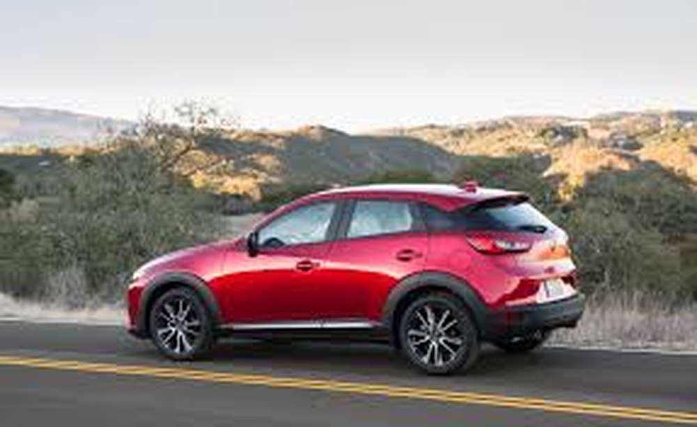 Новый компактный кроссовер Mazda впервые замечен на тестах