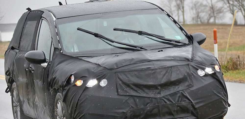 Acura начала тестирование первого минивэна