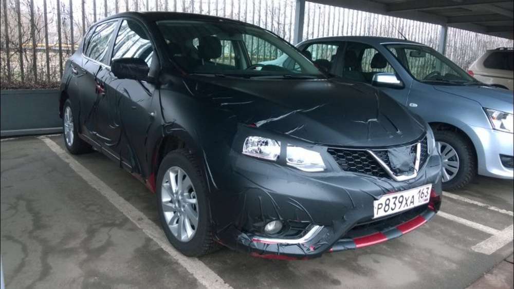 Таинственный хэтчбек Nissan засветился в Москве