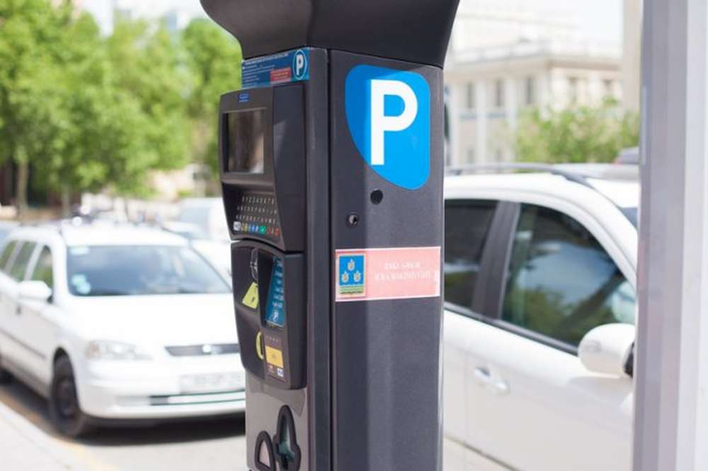 Паркоматы в Баку приносят доход в 1,8 млн.