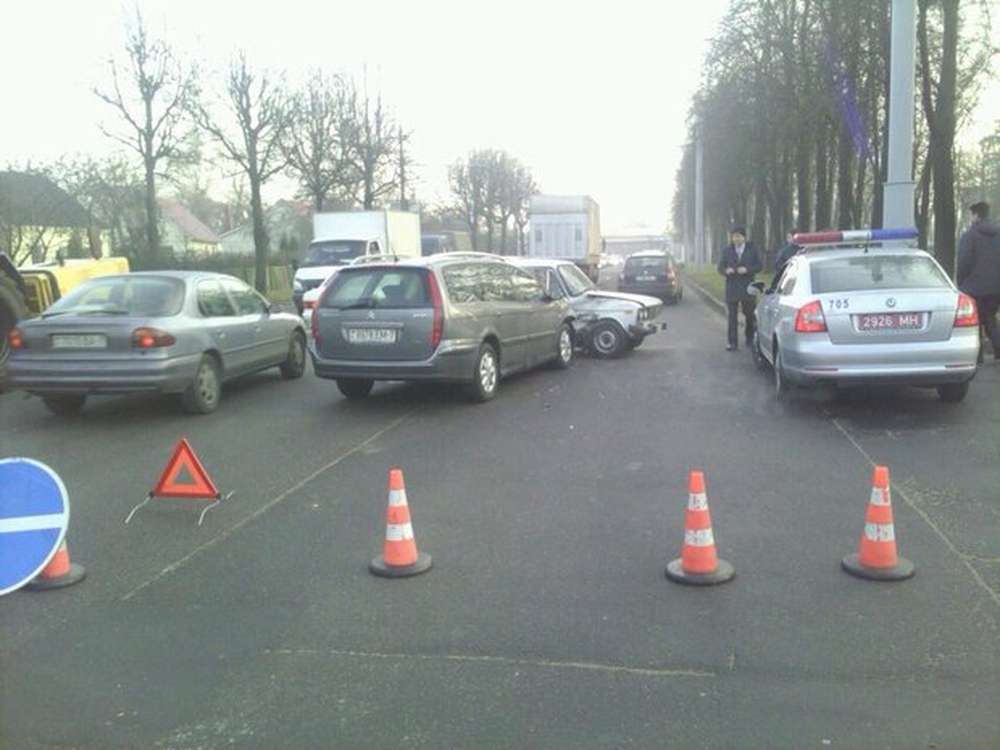 В Минске столкнулись Mercedes и Subaru