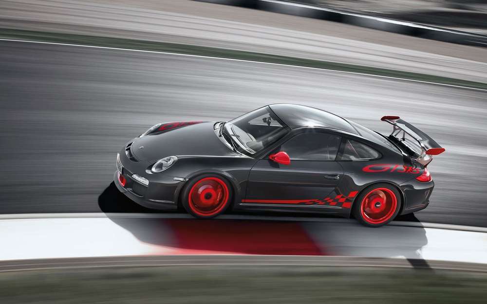 Появились первые изображения обновленного Porsche 911