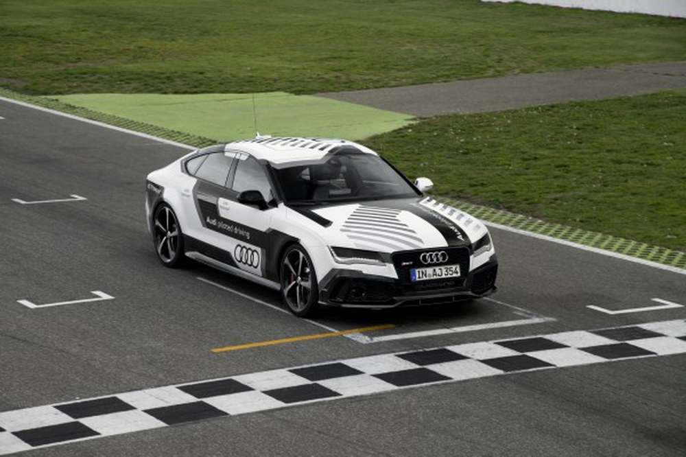 Самый быстрый беспилотник Audi RS7 испытали на гонках