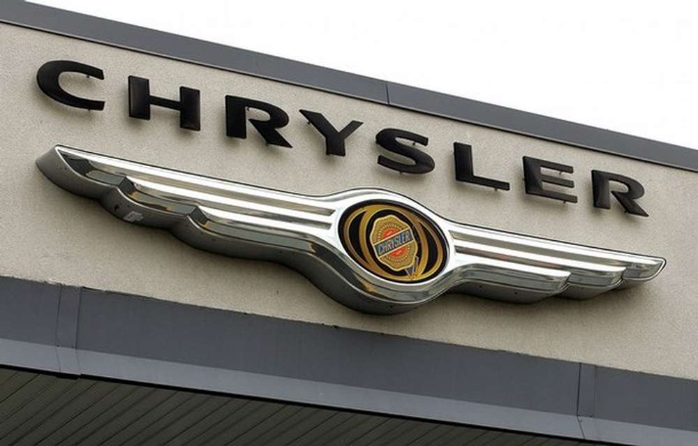 Компания Chrysler из-за дефектных подушек безопасности отзывает более 200 тысяч авто
