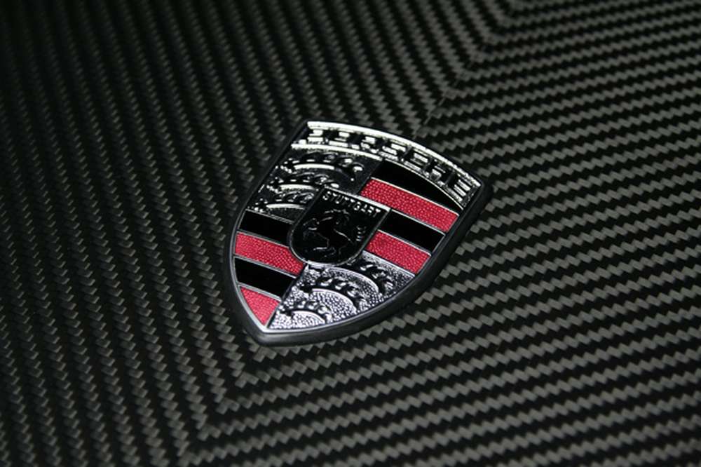 Компания Porsche приобретет долю производителя карбона для гоночных моделей