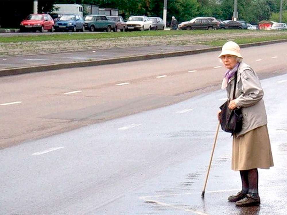 Пенсионный возраст не повод медленно переходить дорогу